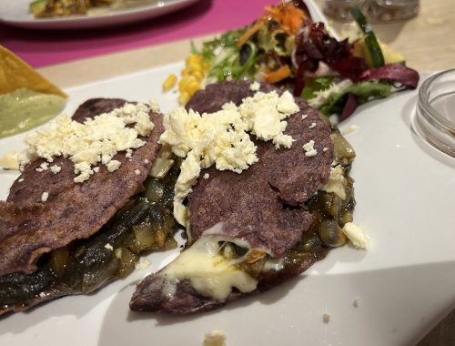 Quesadillas huitlacoche en restaurante mexicano familiar en Puerto Escondido en Barcelona