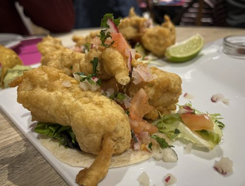 Tacos estilo baja en restaurante mexicano familiar en Puerto Escondido en Barcelona